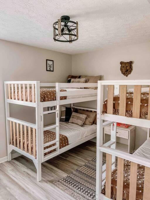 Hébergement de vacances Southern Charm 3br Fire Pit Pool Table 7beds