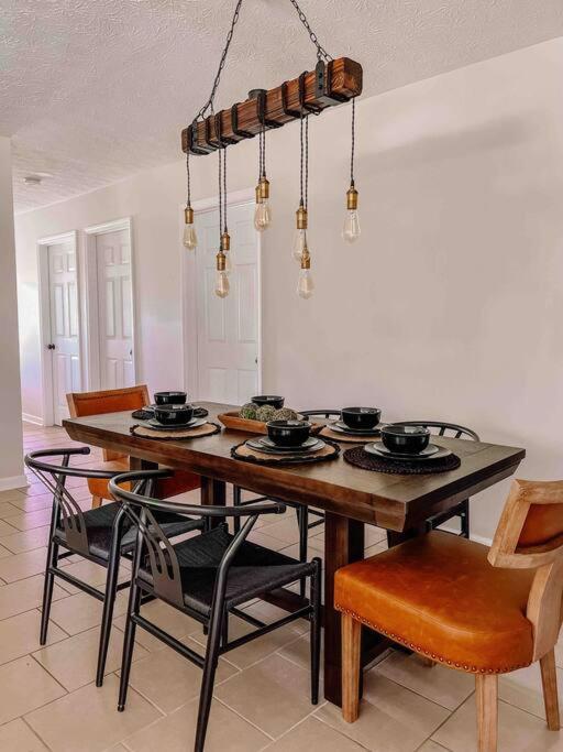 Hébergement de vacances Southern Charm 3br Fire Pit Pool Table 7beds *